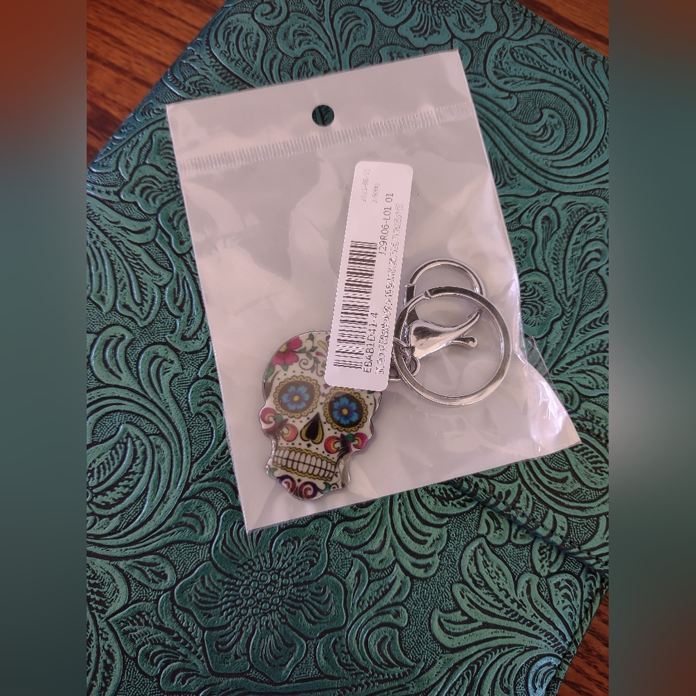 Embossed A5 Binders with Key Chain - Picture 14 of 15